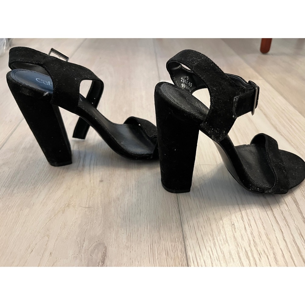 Cathy Jean size 5 black platform heel sandals